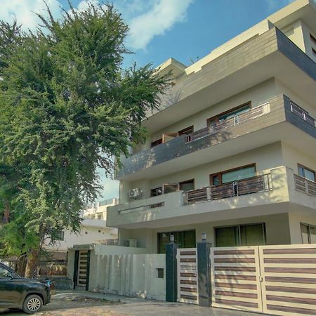 Itsy Hotels Swastika Inn Sector 26 Ноида Екстериор снимка