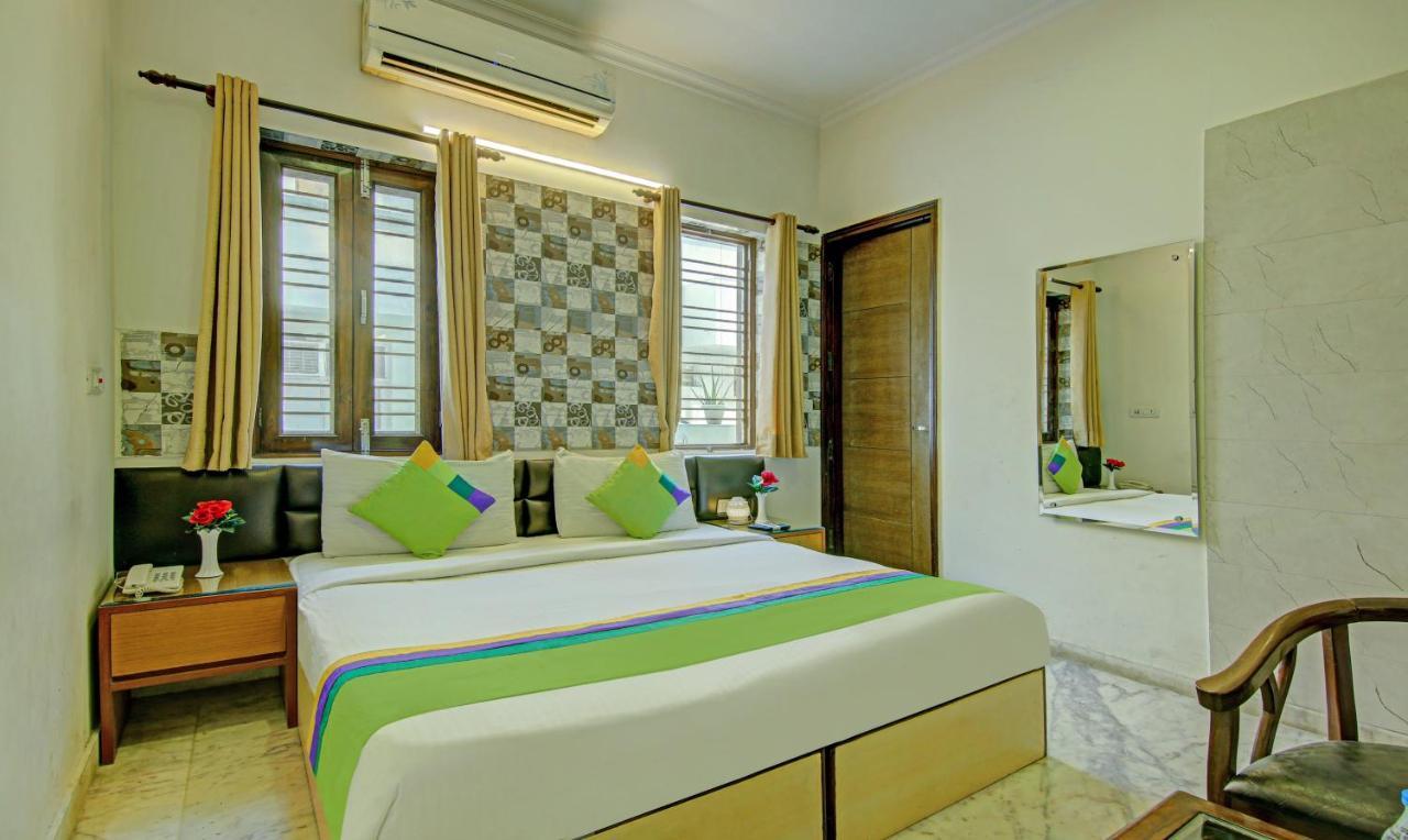 Itsy Hotels Swastika Inn Sector 26 Ноида Екстериор снимка