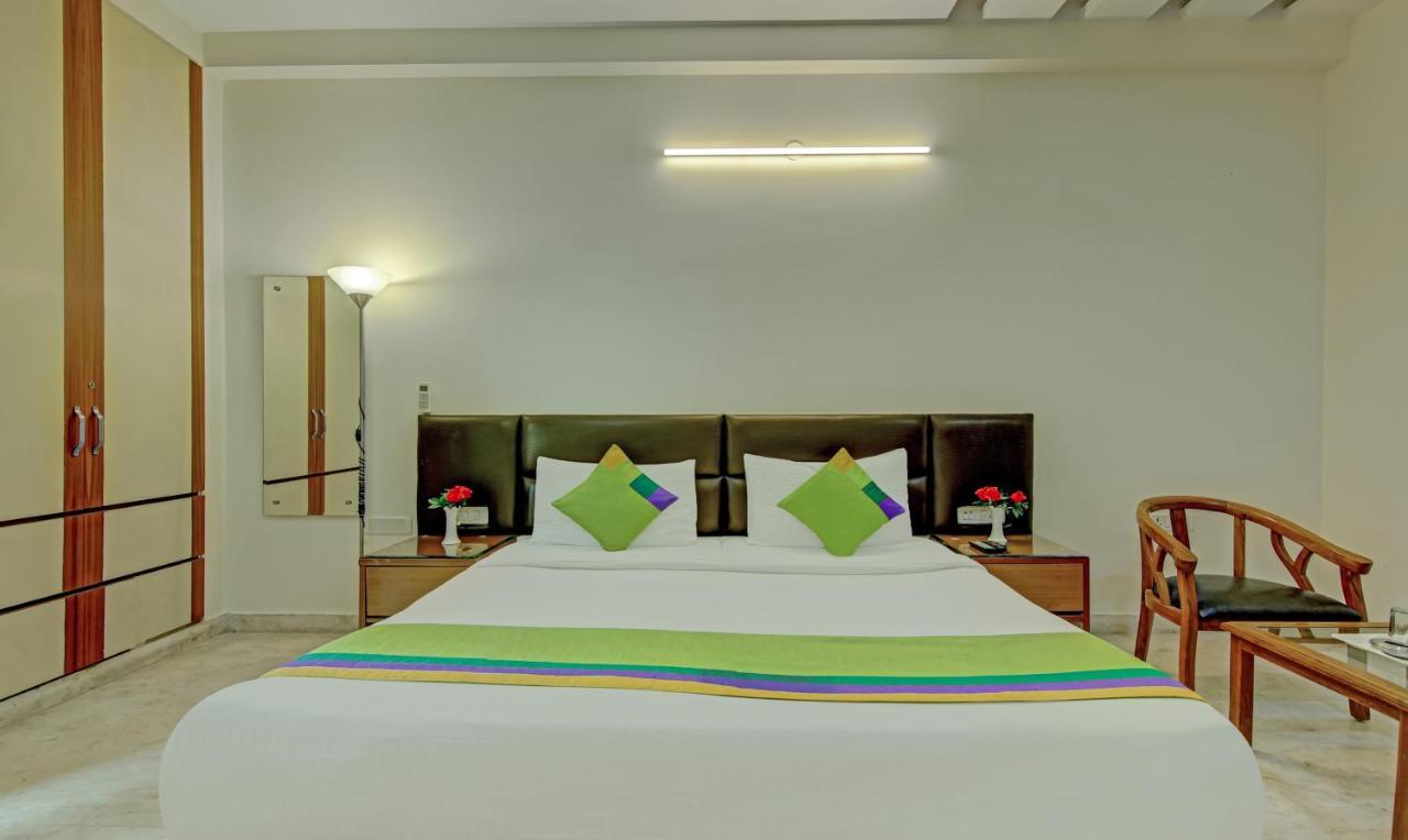 Itsy Hotels Swastika Inn Sector 26 Ноида Екстериор снимка