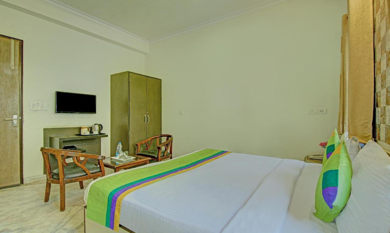 Itsy Hotels Swastika Inn Sector 26 Ноида Екстериор снимка